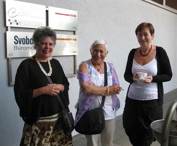 Aine, Mercè and Marie enjoying the good weather